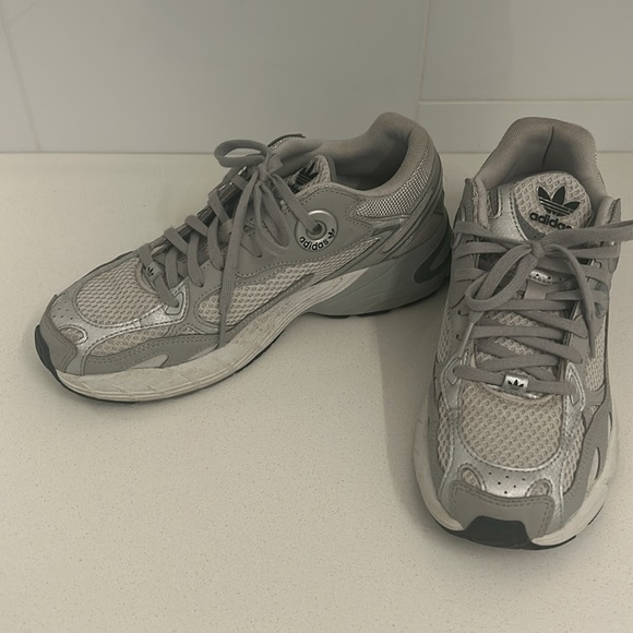 Adidas falcon running shoes size 7 1/2 women’s - Picture 2 of 8